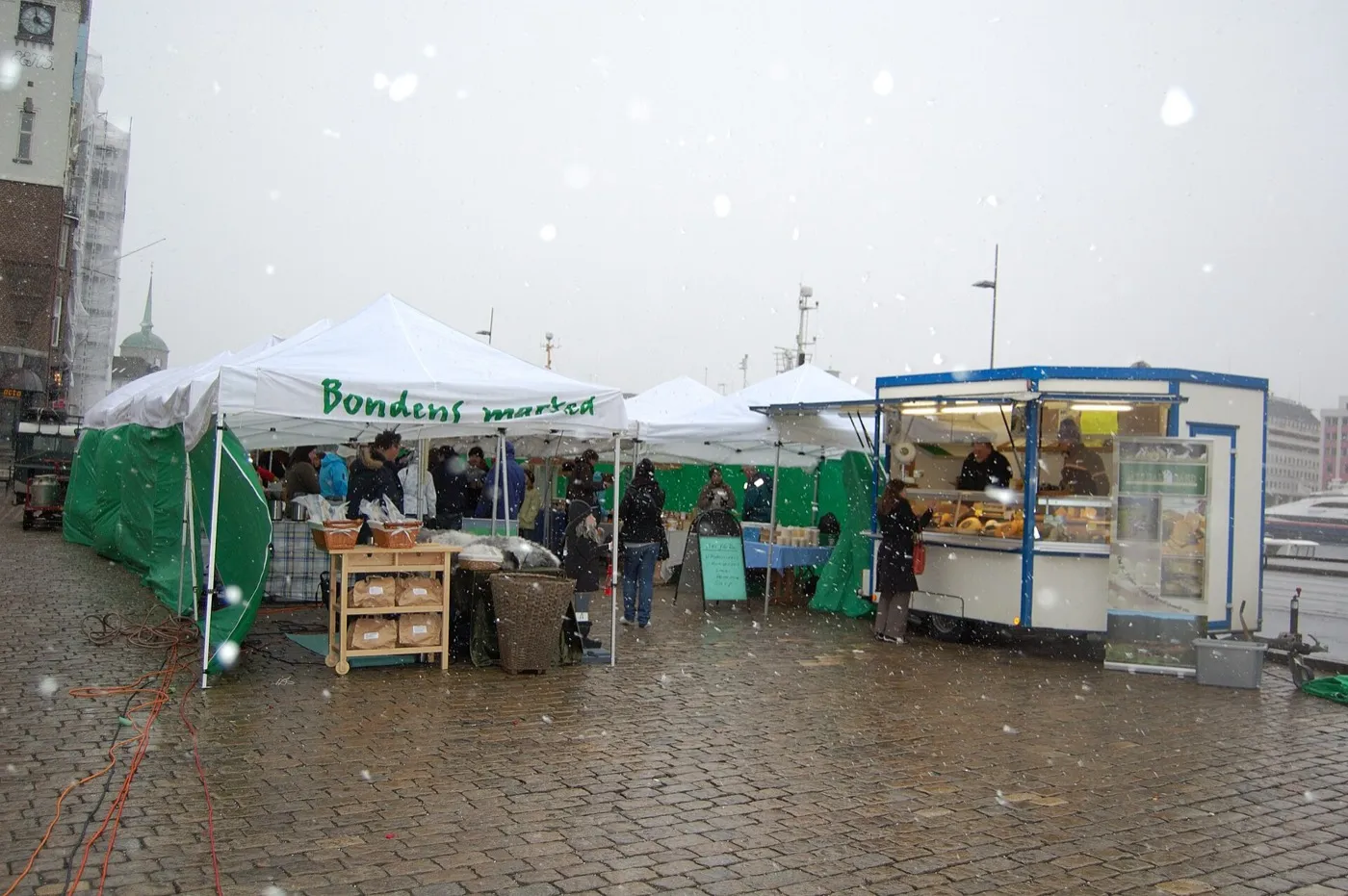 Stalls at Bondens marked in Bergen in 2009 — tents and crates of produce on the square.
