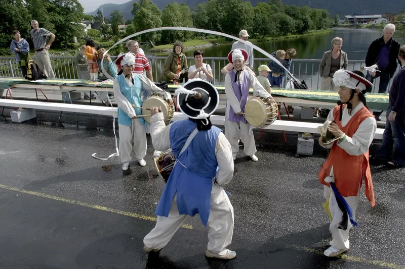 A procession of musicians through Førde during the Førde Festival in 2006.