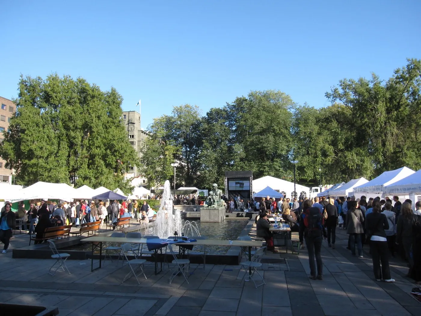 Stalls and crowds on the square at Matstreif in Oslo in 2011.