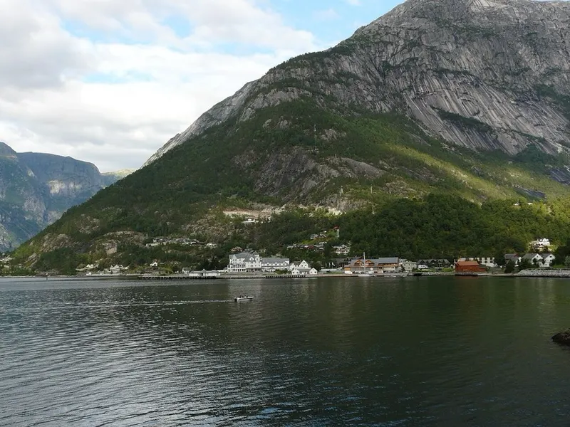 From Eidfjord. The picture does not show the market itself.
