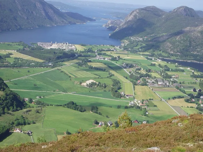 From Hjelmeland. The picture does not show the market itself.