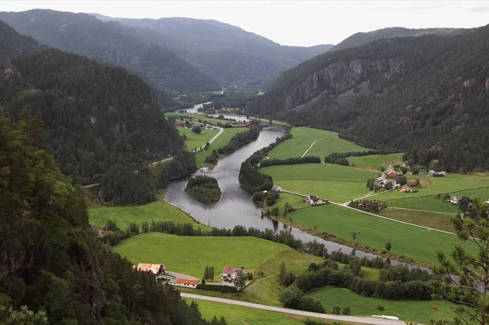 From Suldal. The picture does not show the market itself.